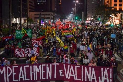 Hàng chục ngàn người Brazil biểu tình đòi luận tội tổng thống