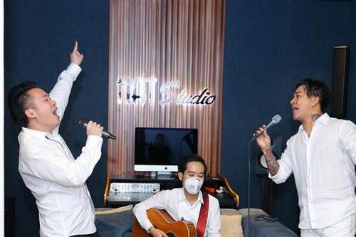 Tùng Dương lần đầu song ca với Tuấn Hưng quyên tiền chống dịch