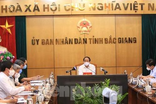 Phó Thủ tướng Lê Văn Thành: Công nhân đi làm trở lại ở Bắc Giang phải tiêm vắc xin