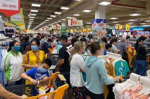 Phong tỏa Gò Vấp tâm dịch Sài Gòn: Dân đổ vào siêu thị vét hàng