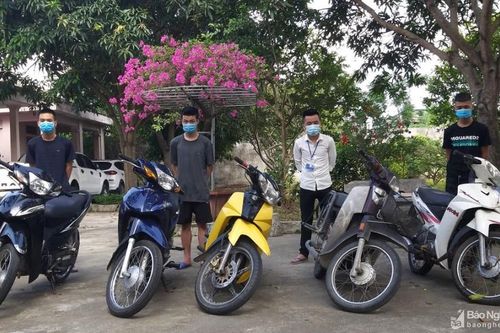 Bắt bộ tứ gây 21 vụ trộm cắp xe máy, cướp giật tài sản ở Nghệ An