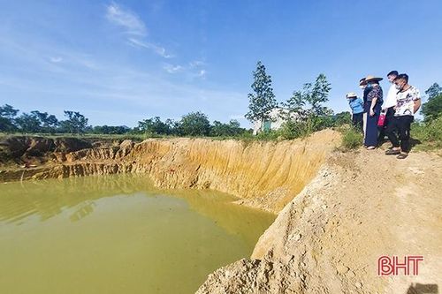 Huyện Đức Thọ hỗ trợ 11 triệu đồng cho gia đình có 2 chị em bị đuối nước