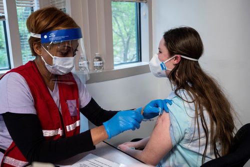 Dịch COVID-19: Mỹ dành nhiều ưu đãi cho người đã tiêm vaccine