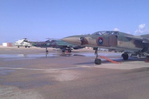 Tiêm kích MiG-21 đang bay diễu binh bỗng lao xuống đất, phi công tử nạn