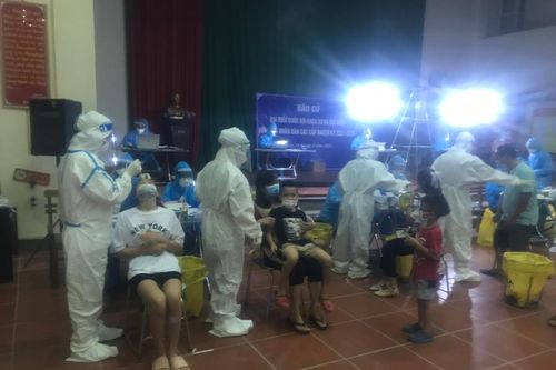 Trải nghiệm của sinh viên y khoa tình nguyện trong tâm dịch COVID-19