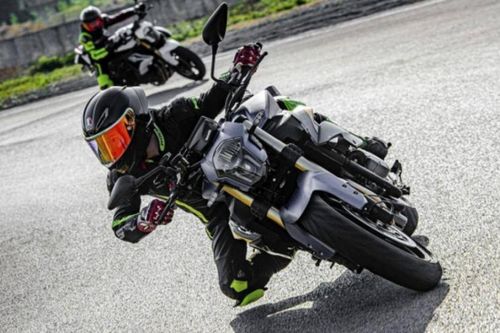 Mẫu naked bike Benelli TNT 600 2021 ra mắt, đậm chất thể thao