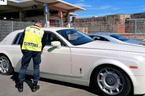 Cận cảnh Rolls-Royce siêu sang có nội thất bọc da cá sấu vừa bị tịch thu