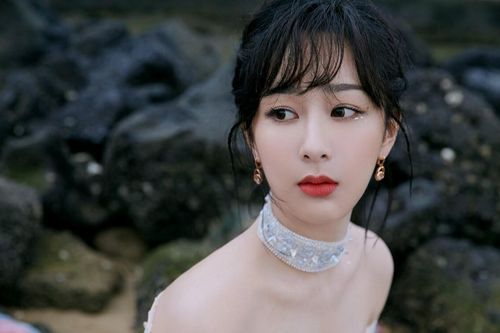 Dương Tử được khen EQ cao khi đăng bài phàn nàn lúc nửa đêm: 'Miệng đàn ông là ma lừa gạt', ám chỉ ai?