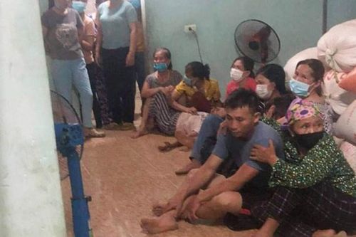 Bố mẹ đau đớn phát hiện 2 con nhỏ tử vong dưới ao mới đào