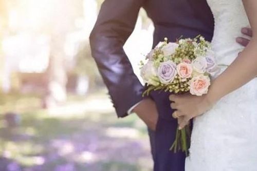 Đăng ảnh cưới lên facebook bị mẹ chồng mắng nhiếc vì sợ 'người yêu cũ' của chồng thấy sẽ buồn