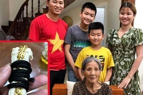 Học sinh lớp 4 nhặt được dây chuyền vàng tìm người trả lại