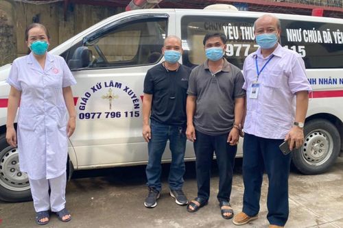 2 tài xế xe cứu thương ở Nghệ An 'trốn vợ' đi chi viện Bắc Giang