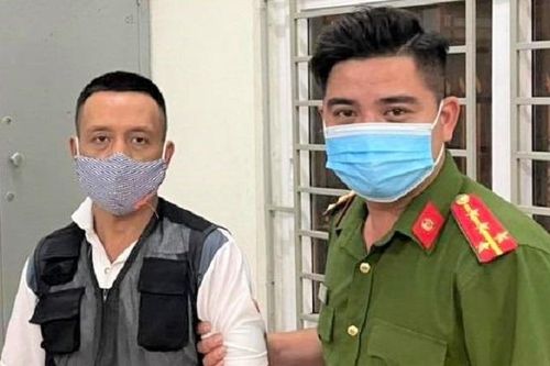Tuần tra phòng chống dịch, công an tóm được kẻ trốn truy nã
