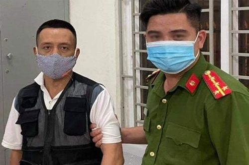 Bắt đối tượng truy nã khi tuần tra phòng, chống dịch