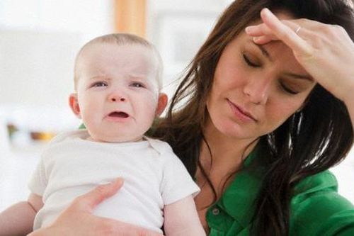 Bác sĩ chỉ cách khắc phục chứng khô hạn sau sinh