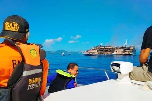 Tìm kiếm người mất tích sau vụ cháy phà ở Indonesia