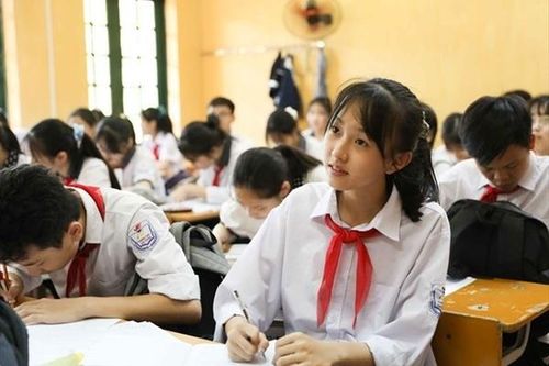 Phòng, chống COVID-19: Học sinh lớp 9 và lớp 12 không ra khỏi thành phố