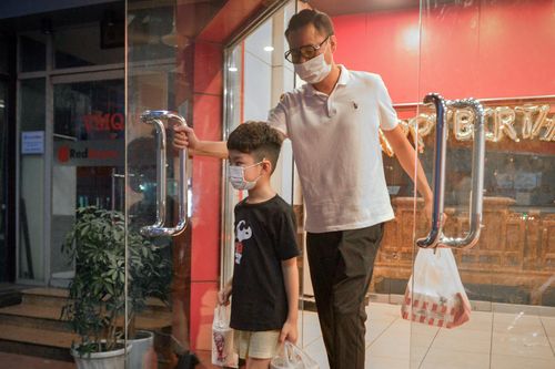 Quán bún ốc ở Hà Nội cả ngày chỉ bán được 3 suất cho khách mang về