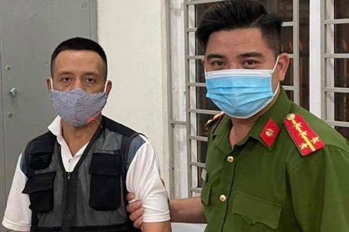 Kẻ trốn truy nã bị bắt khi công an kiểm tra phòng, chống dịch