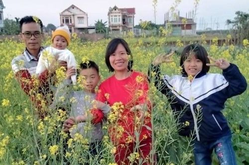 Thầy giáo Bắc Giang chăm 3 con nhỏ để vợ yên tâm chống dịch