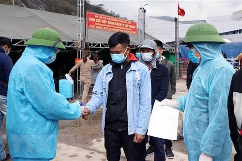 Đại sứ quán Việt Nam tại Lào khuyến cáo bà con chưa nên về nước