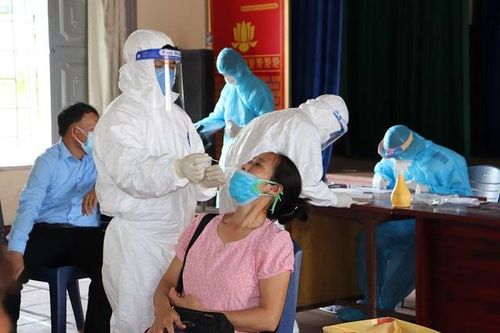 Đoàn y tế Hà Nội lên 'tuyến lửa' Bắc Giang chống dịch
