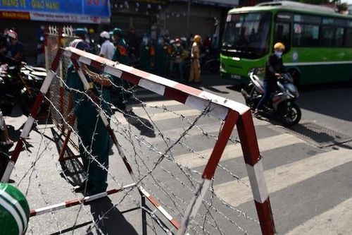 TP Hồ Chí Minh: Ngày đầu quận Gò Vấp thực hiện giãn cách xã hội theo Chỉ thị 16