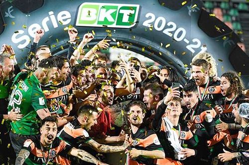 Venezia trở lại Serie A sau 20 năm