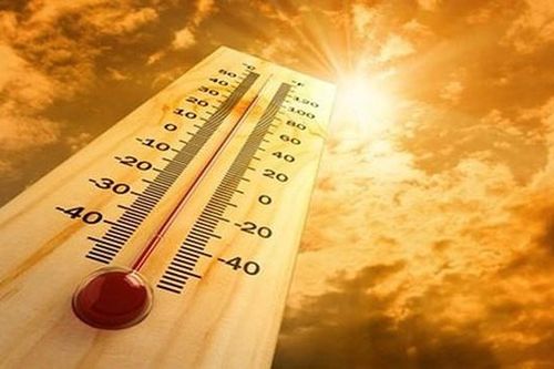 Nắng nóng gay gắt ở Bắc Bộ, Trung Bộ kéo dài đến cuối tuần