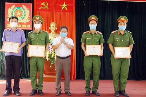 Lãnh đạo Quận Sơn Trà: Khen thưởng các tập thể, cá nhân hoàn thành nhiệm vụ kép