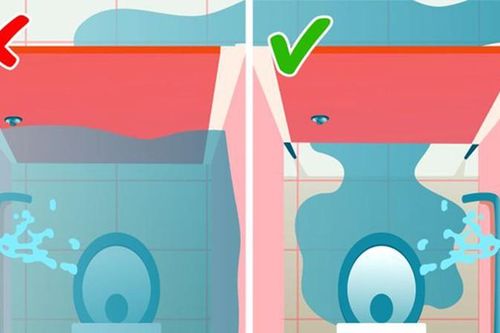 Lý do cửa toilet công cộng có khoảng hở dưới chân dù tế nhị