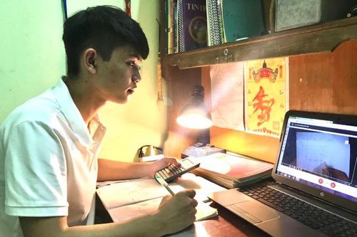 Ôn thi tốt nghiệp THPT mùa dịch: Thầy - trò cùng vượt qua áp lực