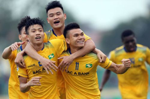 Nhà tài trợ mới chơi lớn, cầu thủ SLNA hưởng lợi