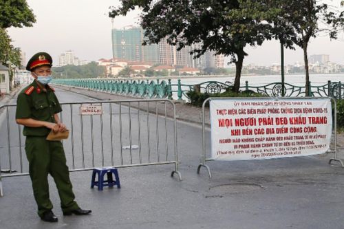 Hà Nội: 'Cắm chốt' yêu cầu người tập thể dục tuân thủ quy định phòng Covid-19