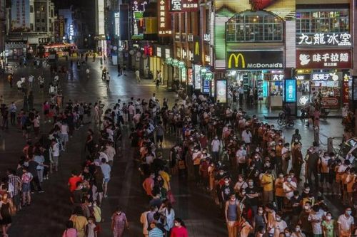 Tỉnh Quảng Đông áp đặt hạn chế đi lại, phong tỏa khi dịch bùng phát tồi tệ