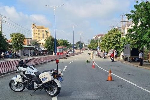 Tin giao thông đến sáng 31/5: Xe đầu kéo tông xe máy, 1 người tử vong; nam thanh niên chết bất thường trên đường