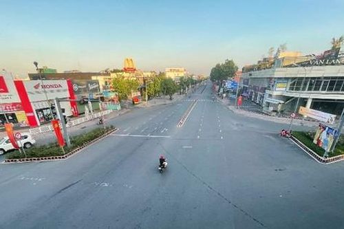 TP HCM vắng lặng trong ngày đầu giãn cách xã hội
