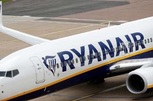 Máy bay chở khách của Ryanair hạ cánh khẩn cấp ở Berlin do bị đe dọa có bom