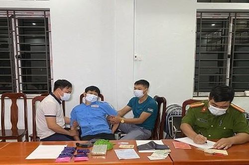 Nguyên chủ tịch xã bị bắt giữ cùng 1 bánh heroin và 1.600 viên ma túy tổng hợp.