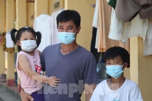 Những em bé không cô đơn trong khu cách ly