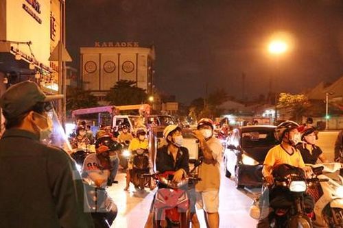 Cận cảnh các chốt kiểm soát cửa ngõ quận Gò Vấp sau giãn cách theo Chỉ thị 16