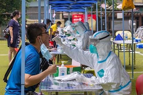 Quảng Châu lao đao vì hàng chục ca COVID-19 nhiễm biến chủng Ấn Độ