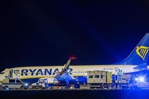 Máy bay của hãng Ryanair hạ cánh khẩn cấp xuống Berlin do đe dọa có bom