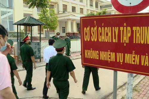 Chủ tịch UBND thành phố Hà Nội kiểm tra khu cách ly vừa có 27 ca dương tính với virus SARS-CoV-2
