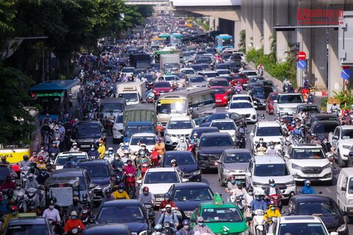 Giao thông Hà Nội ùn tắc ngày đầu tuần