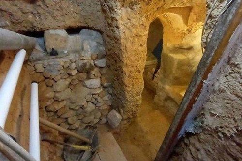 6 năm cần mẫn đào hang trong vườn nhà sau trận cãi nhau với cha mẹ