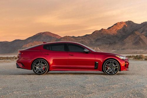 Top 8 xe cơ bắp tốt nhất năm 2021: Kia Stinger góp mặt
