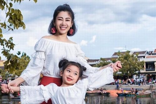 Con gái Mai Phương xinh xắn giống hệt mẹ lại còn có thành tích học tập đáng tự hào