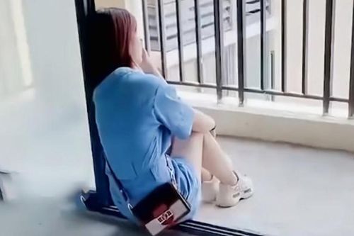 Vợ ngồi lặng lẽ khóc trong căn nhà mới mua, khi nghe câu chuyện ai cũng chúc mừng người chồng