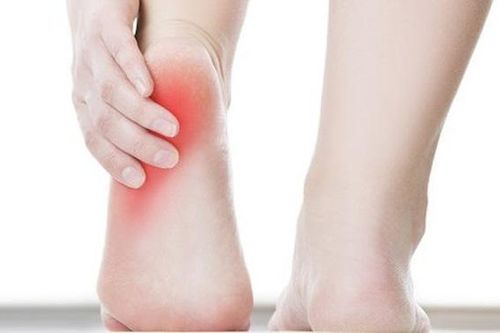 Đau gót chân là bệnh gì? Nguyên nhân và cách điều trị cần biết